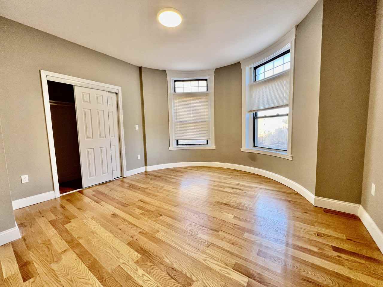 1914 Beacon St #3 - Photo 3 of 14