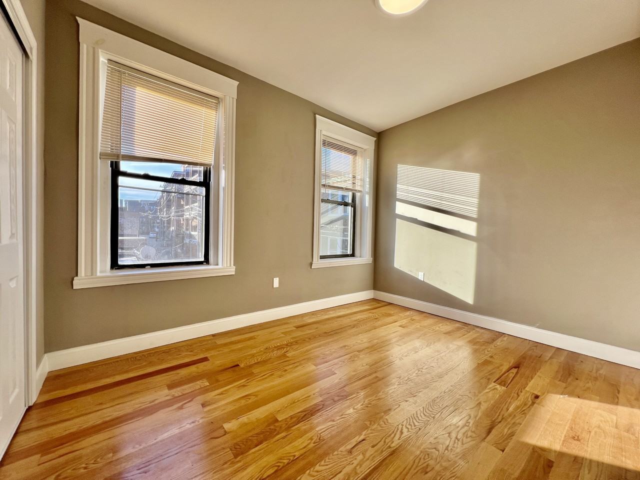 1914 Beacon St #3 - Photo 7 of 14