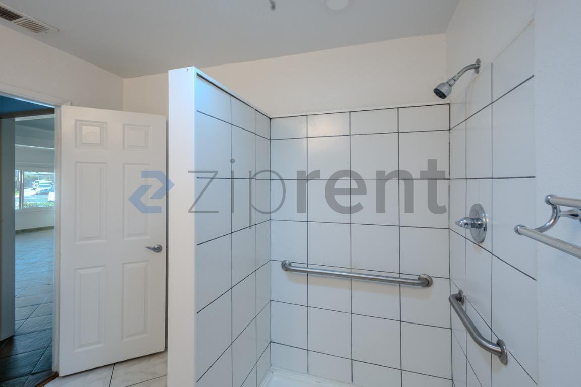 5258 Groveland Dr - Photo 7 of 22
