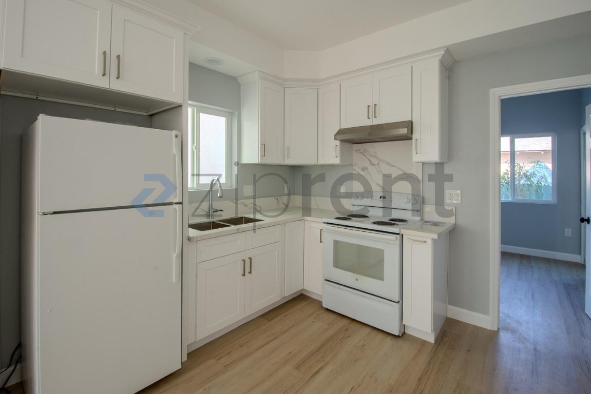 5260 Groveland Dr #1 - Photo 6 of 20