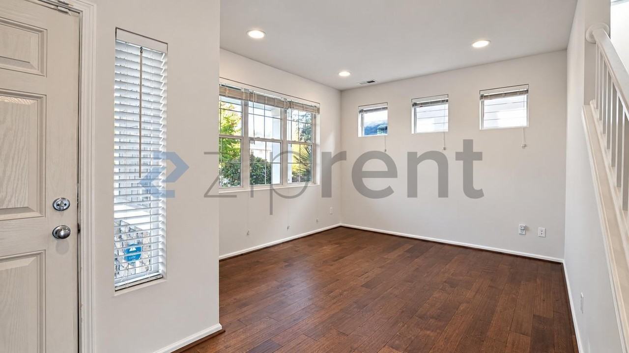 32413 49th Ave S - Photo 5 of 30