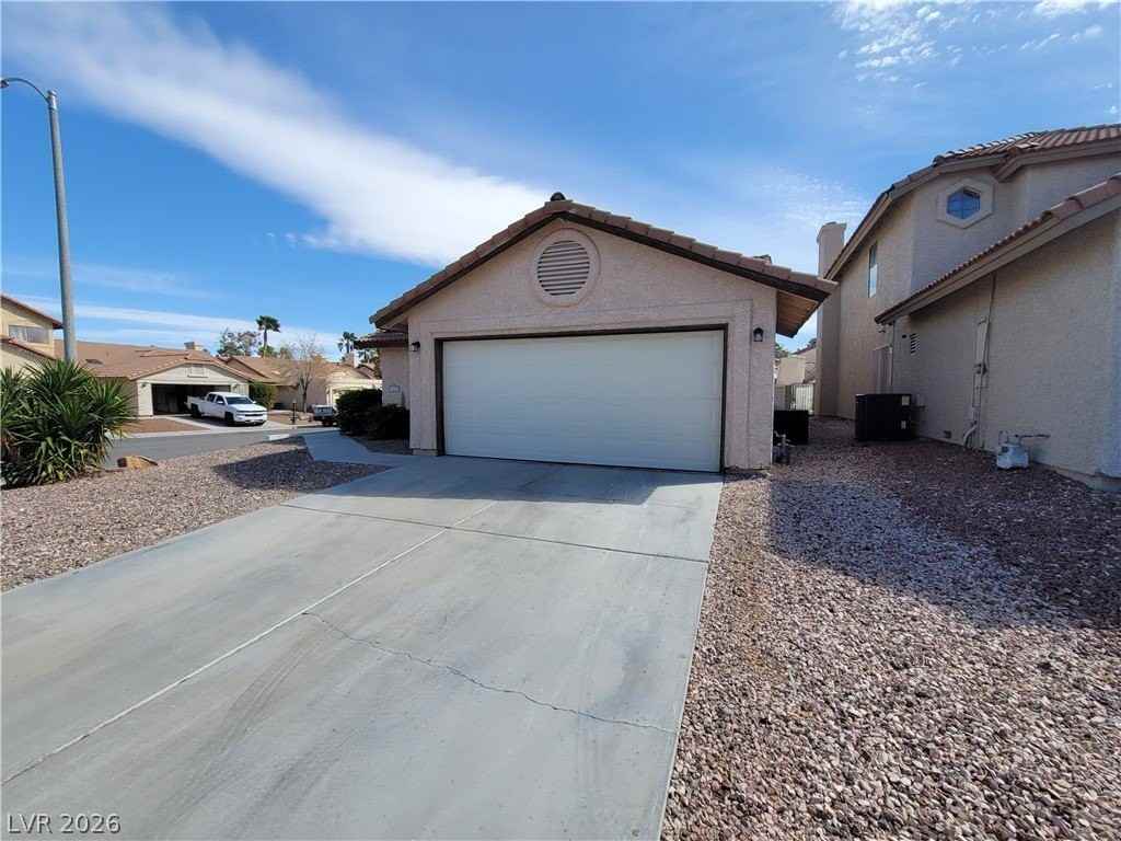 372 Rushing Creek Ct - Photo 3 of 50