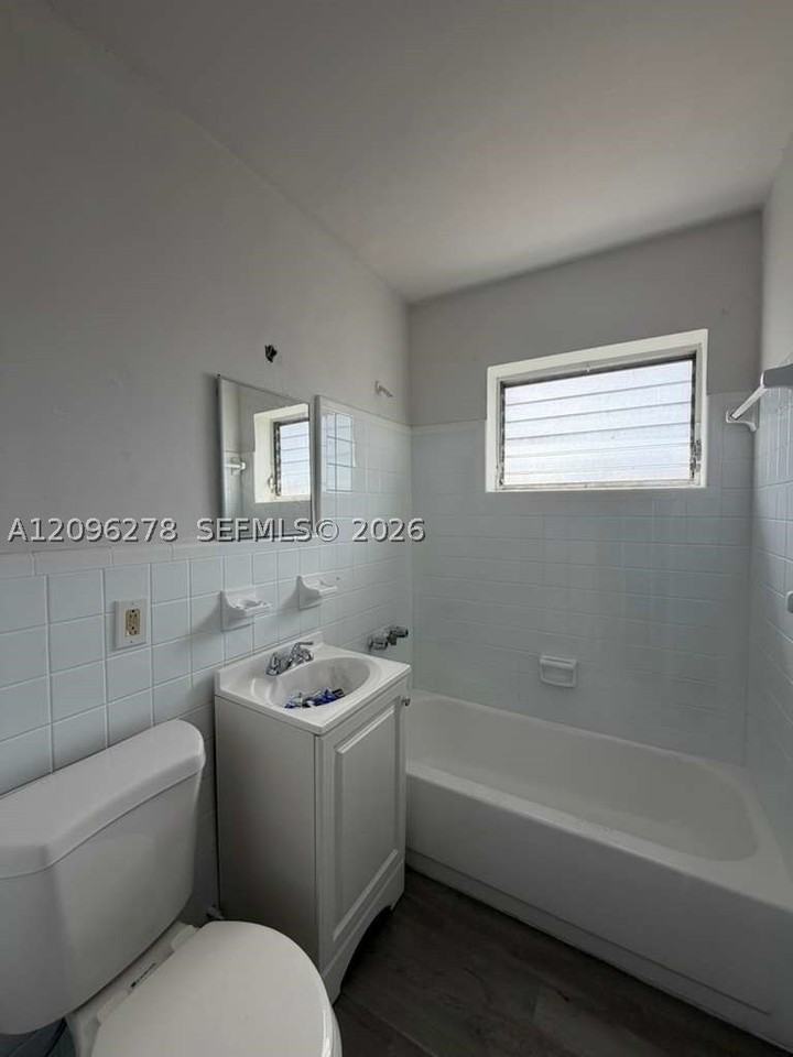 1642 Sw 7th St #5 - Photo 5 of 6