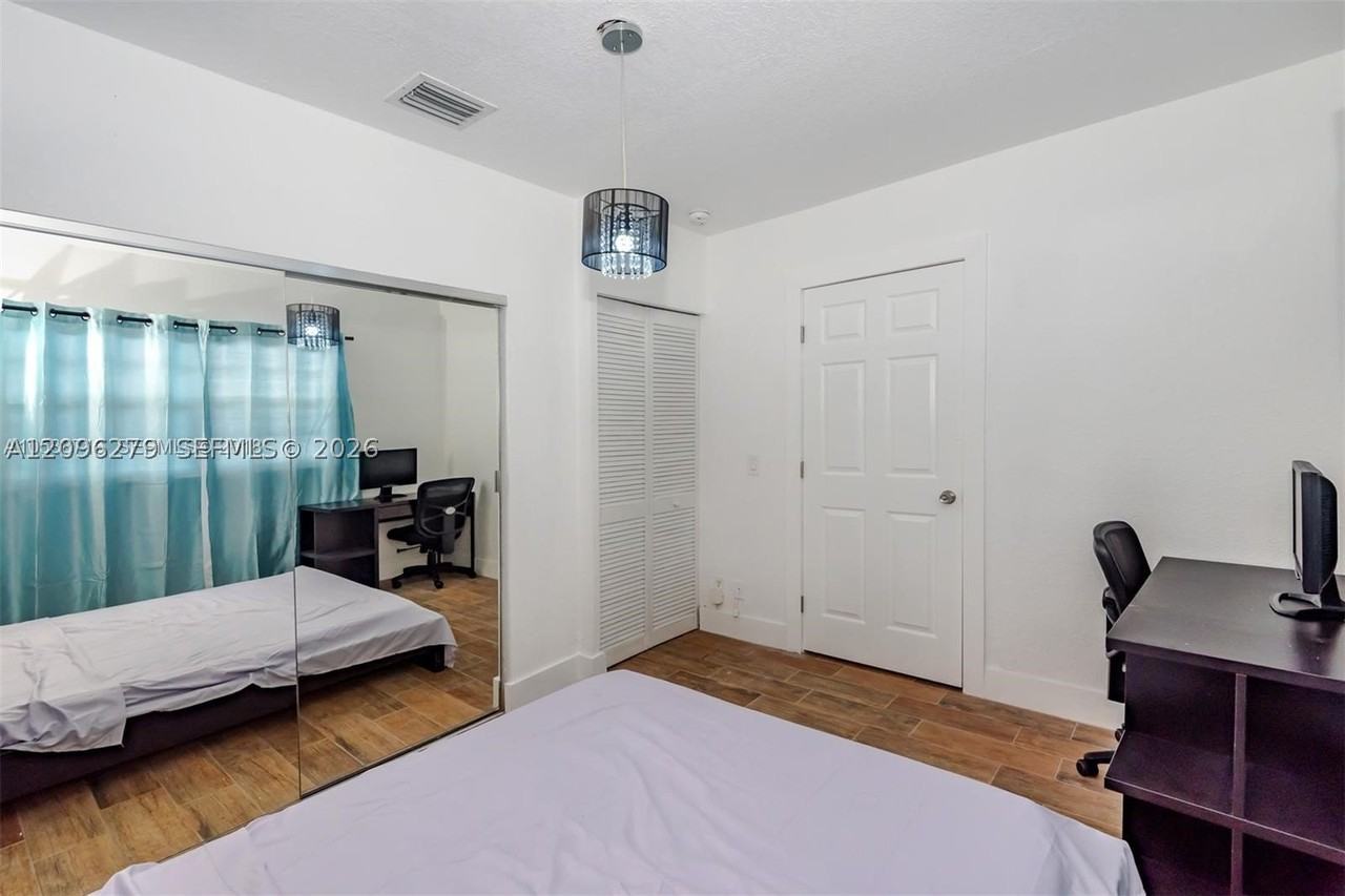 118 Nw 35th St - Photo 7 of 19