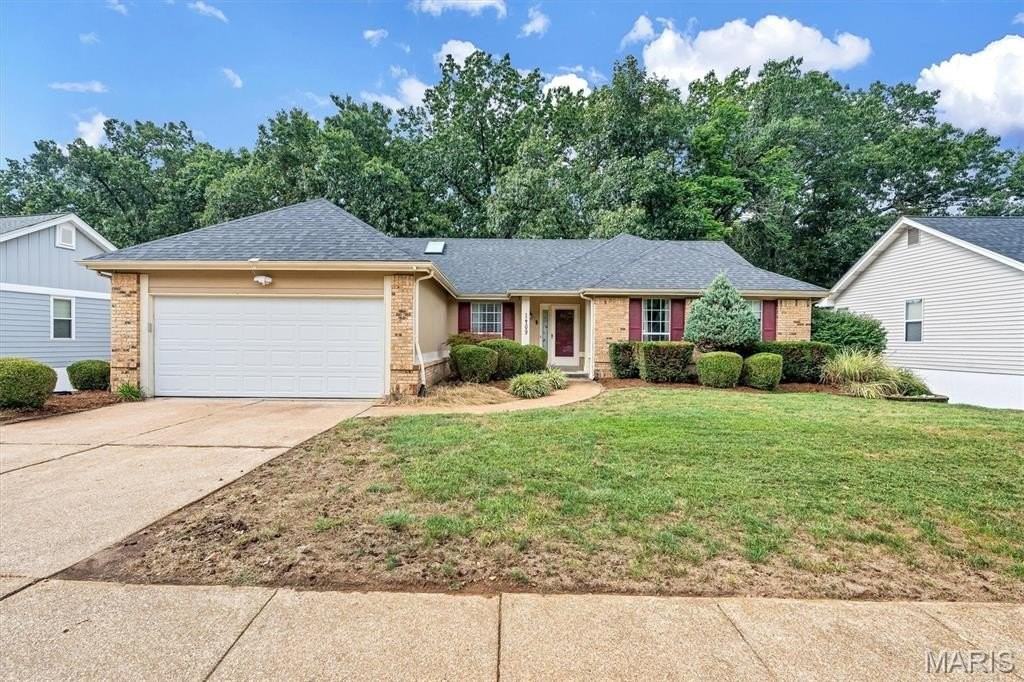 1409 Oakhall Manor Ct - Photo 2 of 43