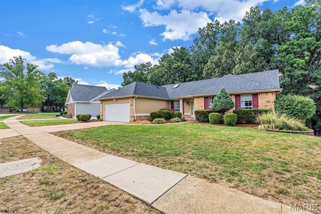 1409 Oakhall Manor Ct - Photo 3 of 43
