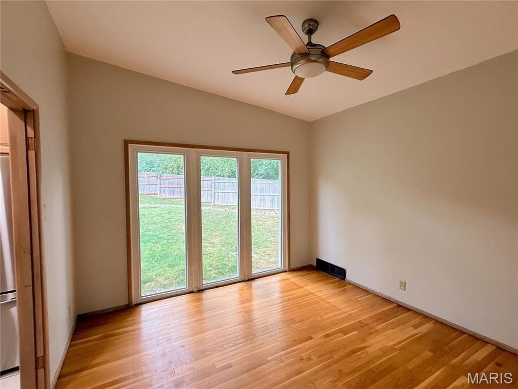 8416 Louwen Dr - Photo 5 of 35