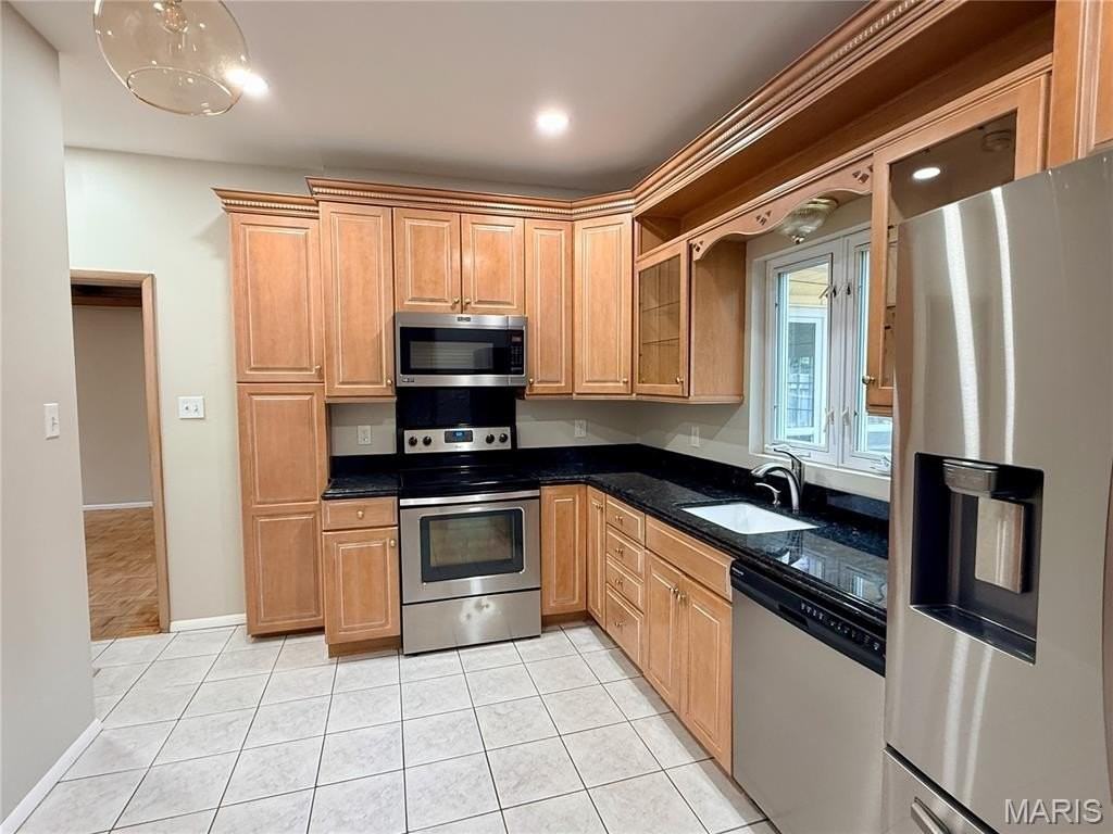 8416 Louwen Dr - Photo 6 of 35