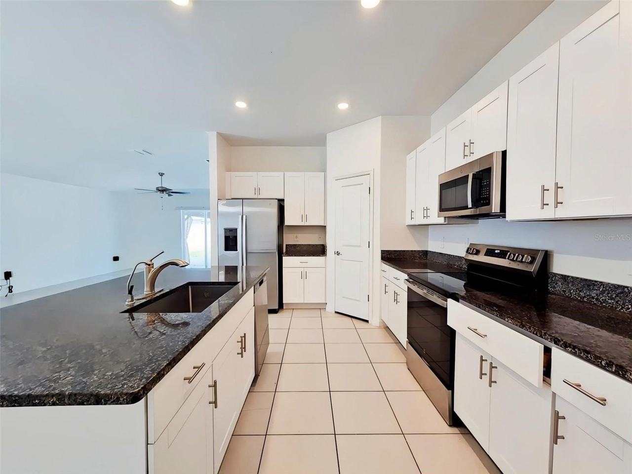13124 Calcite Blue Ave - Photo 4 of 21