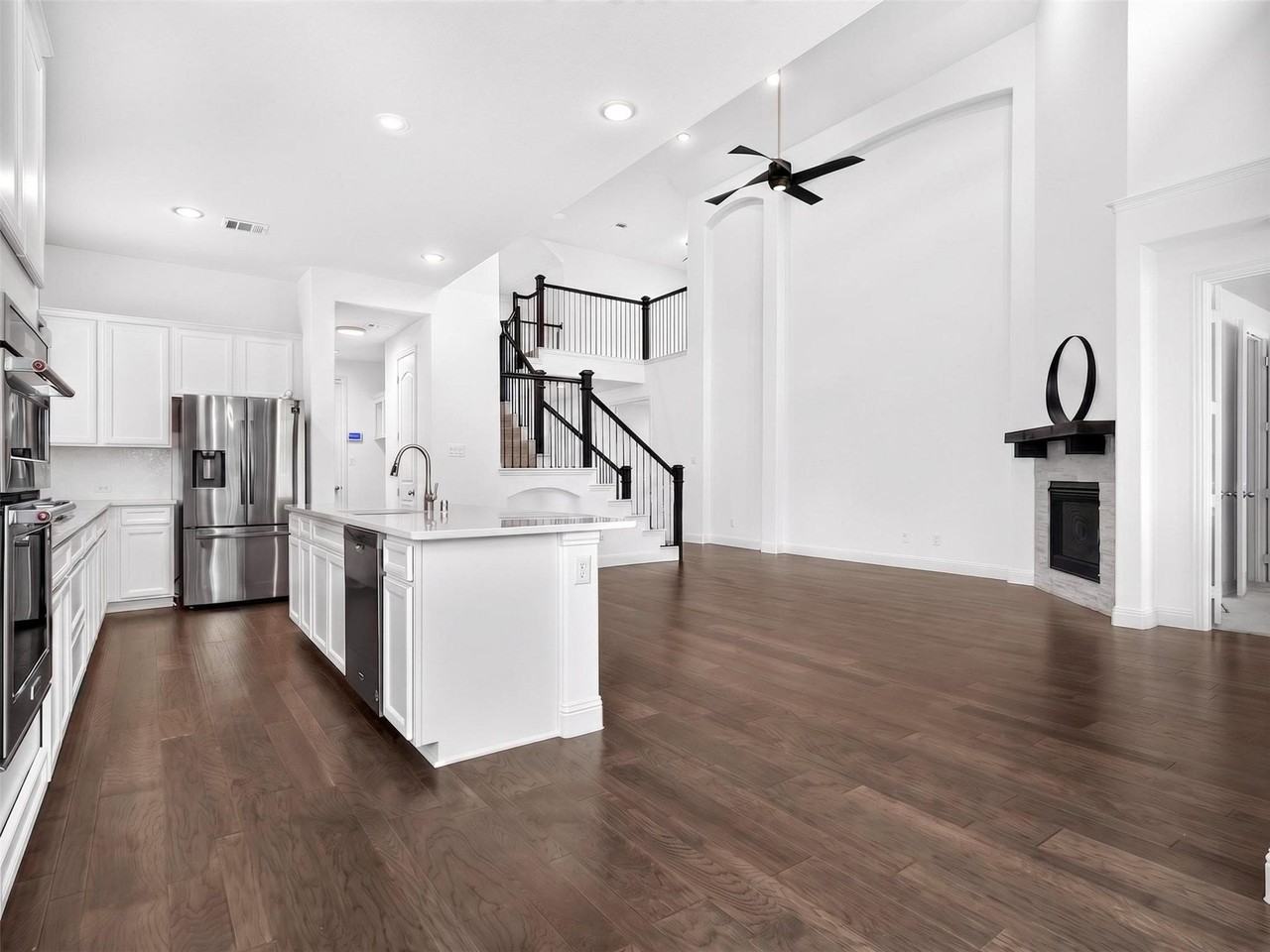 6504 Dynamite Dr - Photo 4 of 33