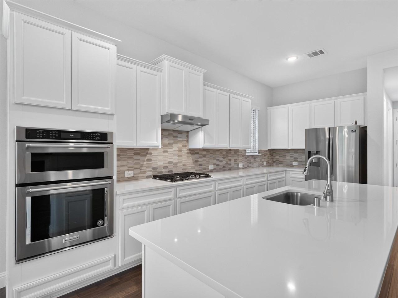 6504 Dynamite Dr - Photo 5 of 33