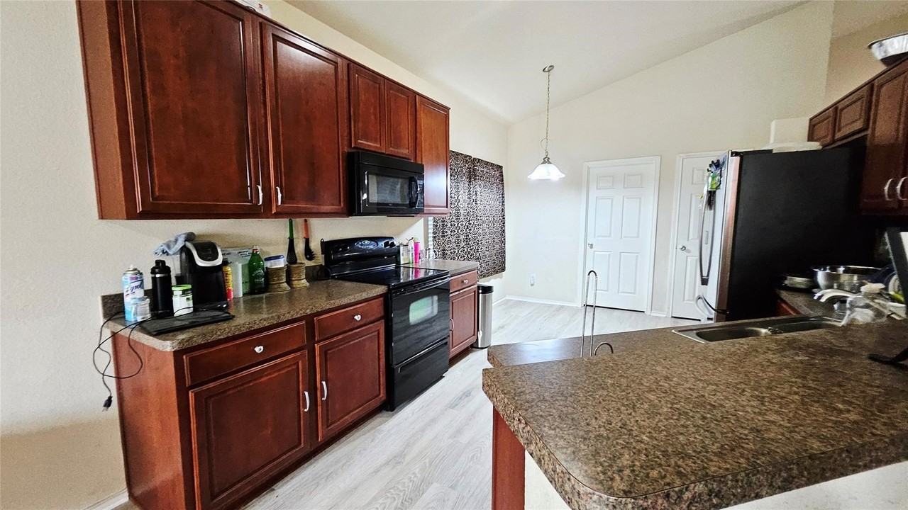 3121 Evangeline Rd - Photo 4 of 24