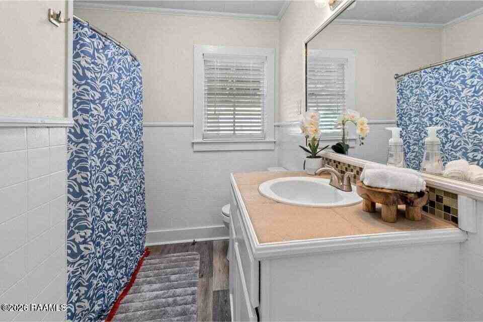 803 Grand Pointe Ave - Photo 4 of 10