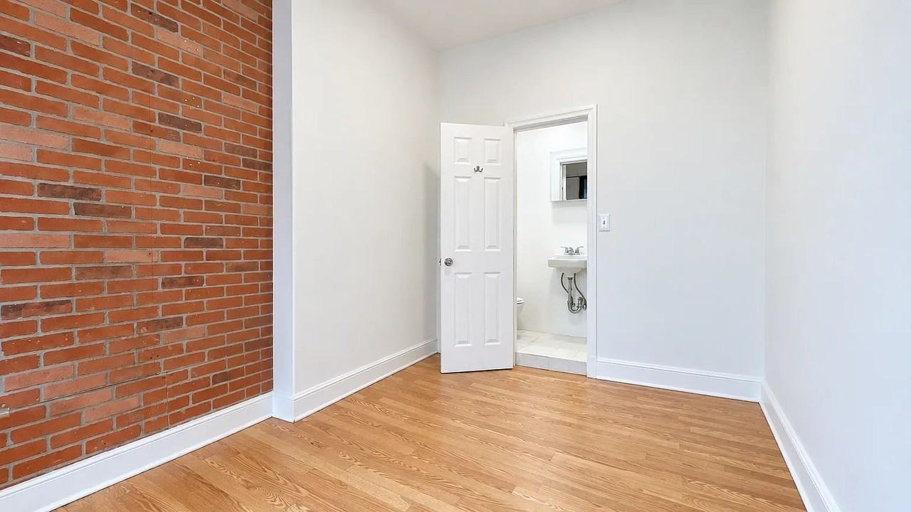 145 Franklin St #18 - Photo 2 of 5