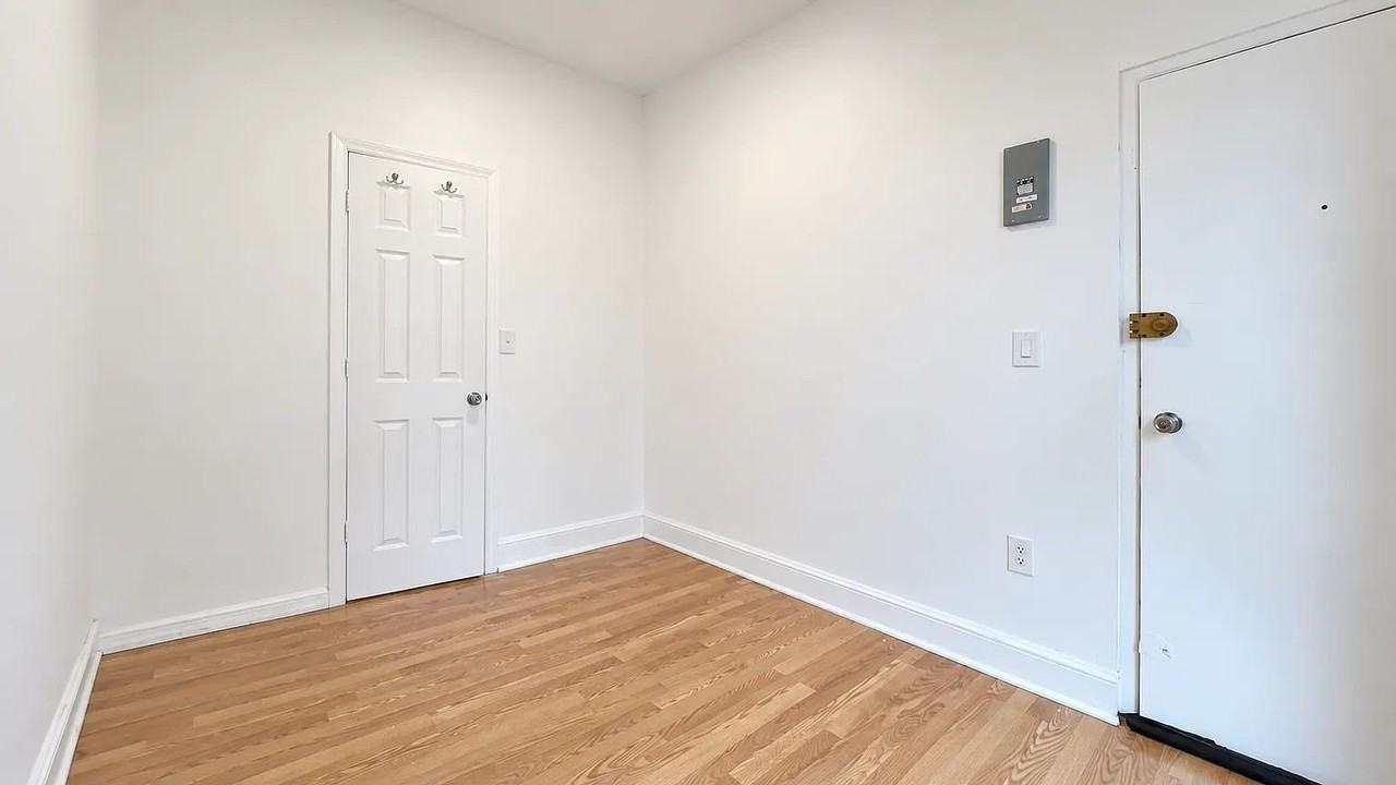 145 Franklin St #18 - Photo 3 of 5