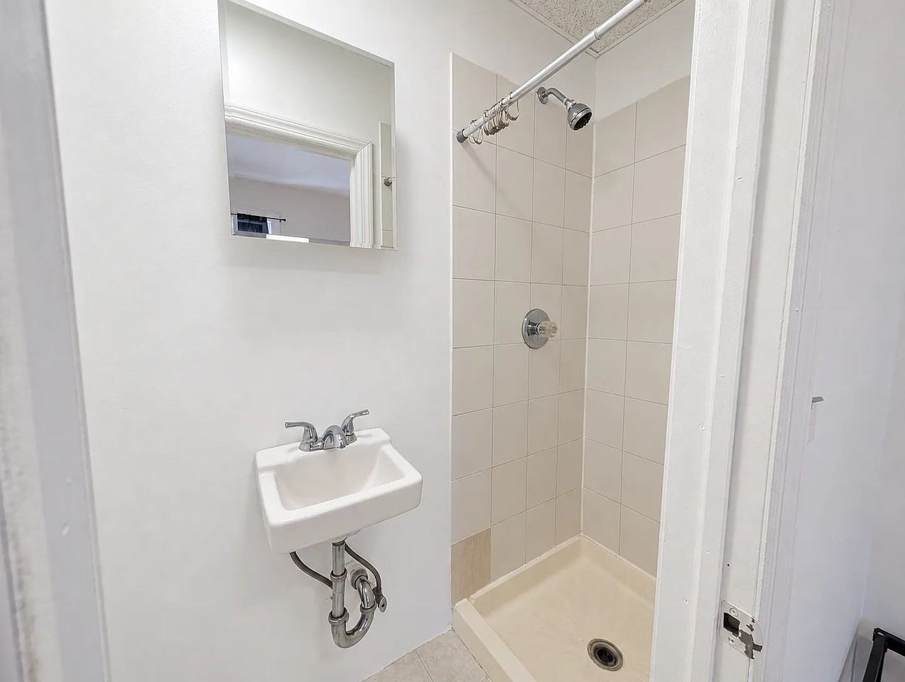 145 Franklin St #18 - Photo 4 of 5