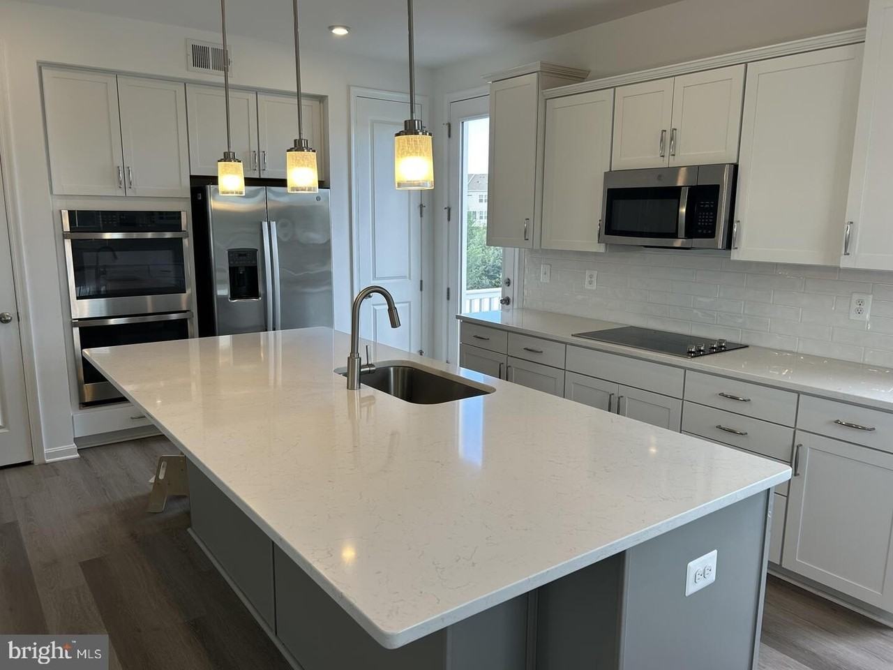 531 Rosemary Cir - Photo 2 of 14