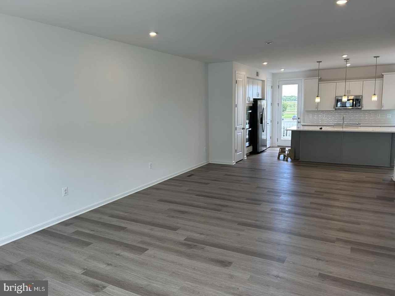 531 Rosemary Cir - Photo 4 of 14