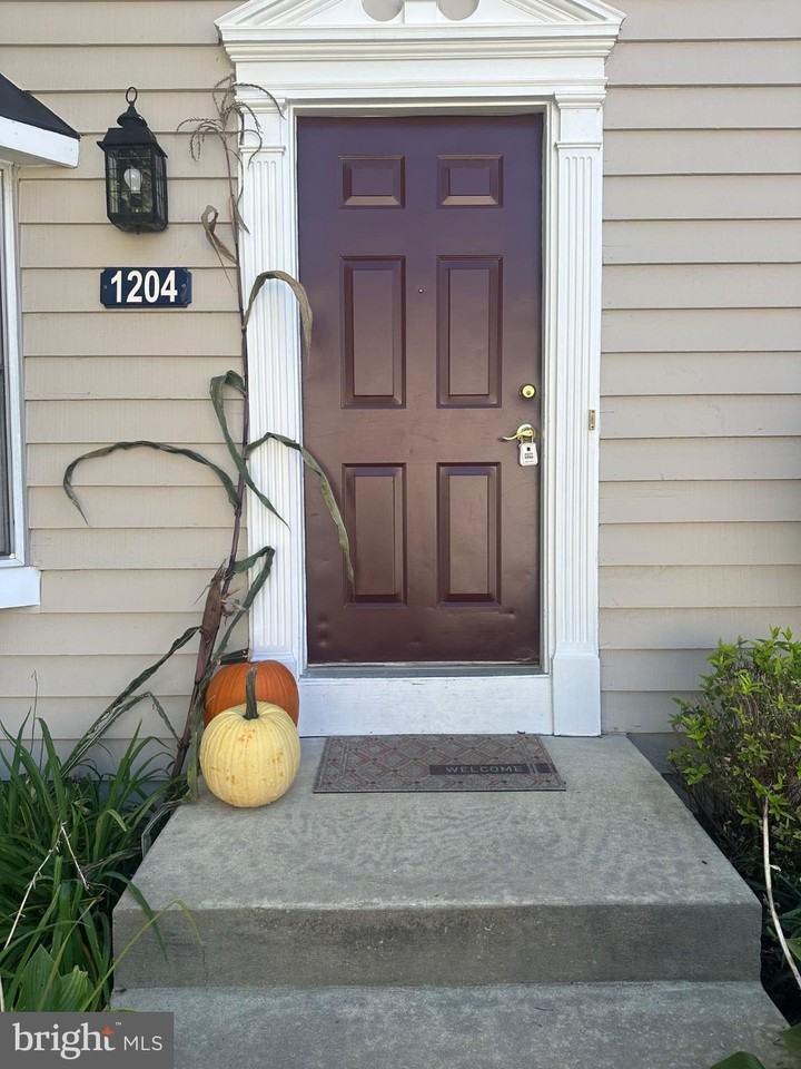 1204 N Glen Dr #1204 - Photo 2 of 21