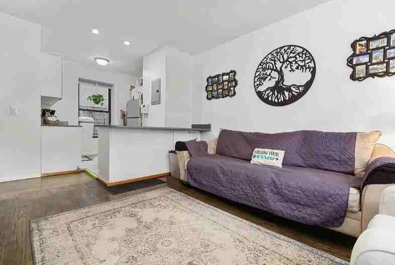 6 W 107th St #3A
