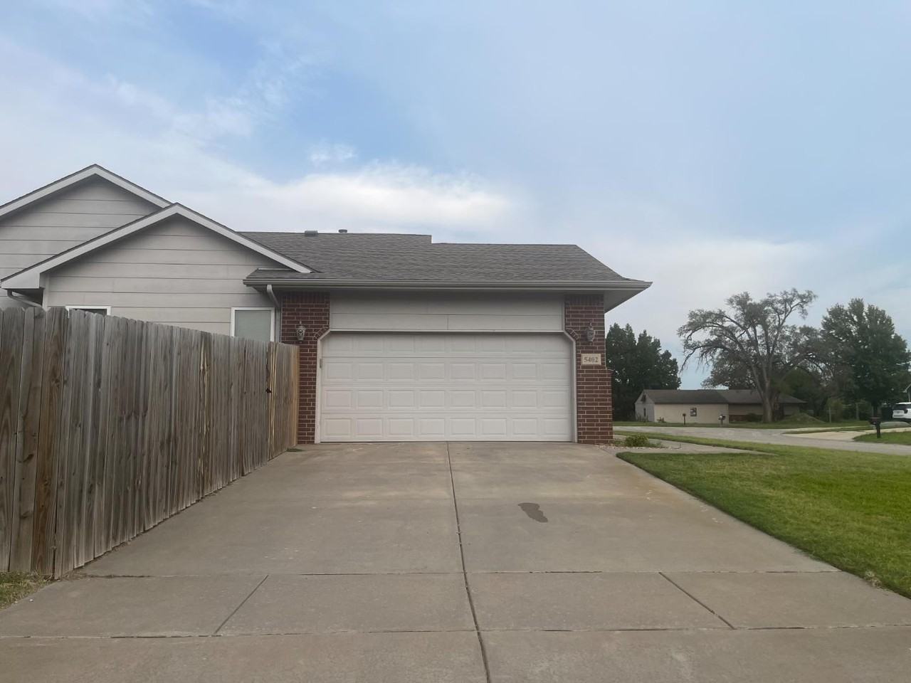5402 S Victoria Ct - Photo 3 of 11