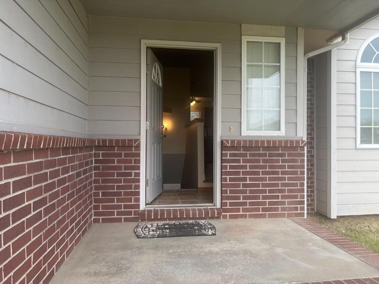 5402 S Victoria Ct - Photo 4 of 11