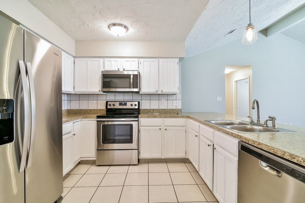 10311 Oak Limb Dr - Photo 5 of 15