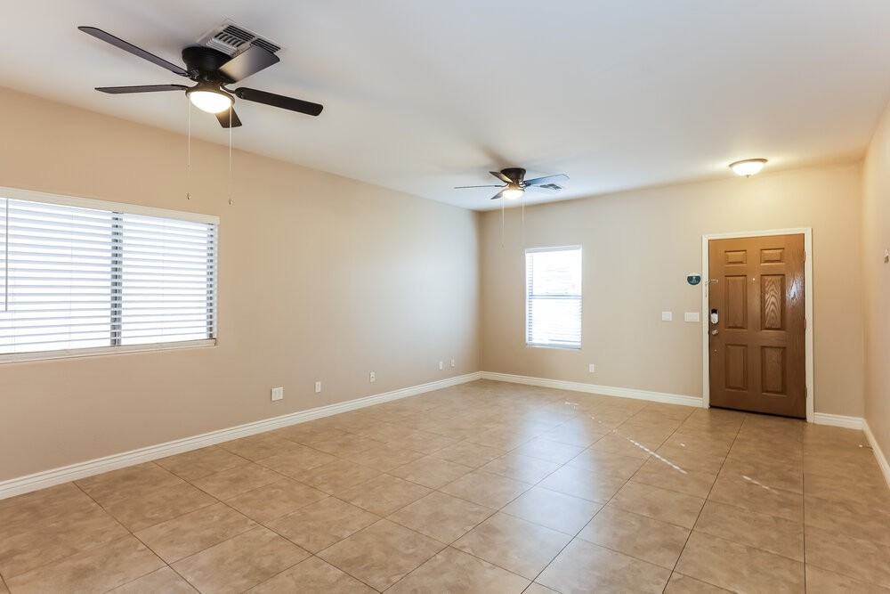 41231 N Ericson Ln - Photo 4 of 17