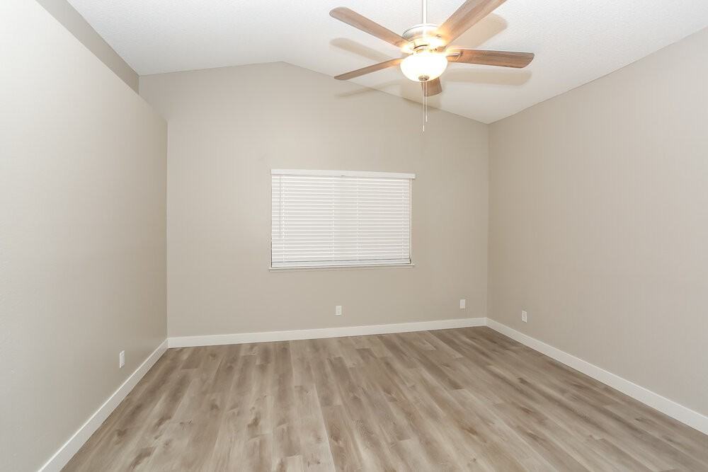 5221 Shady Grove Ln - Photo 3 of 16
