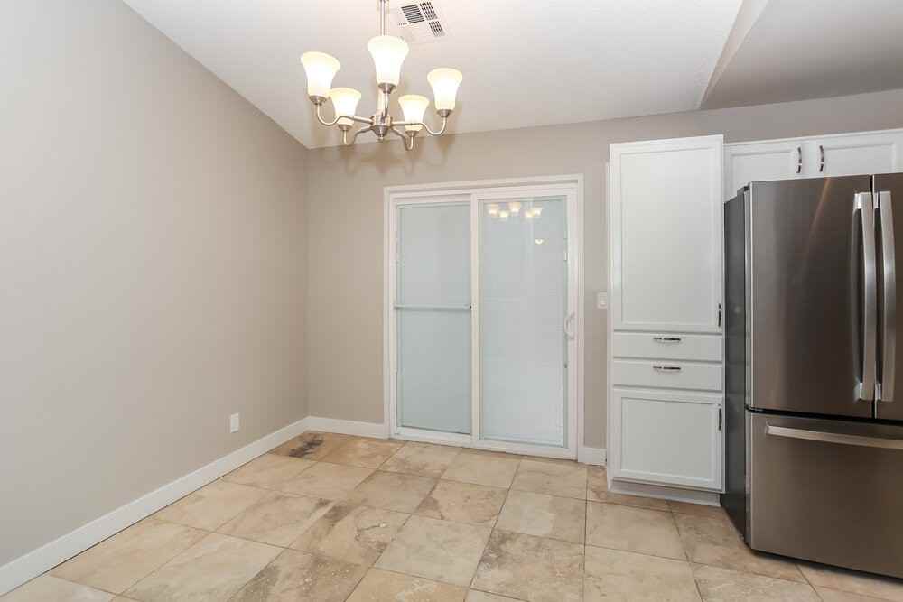 5221 Shady Grove Ln - Photo 6 of 16