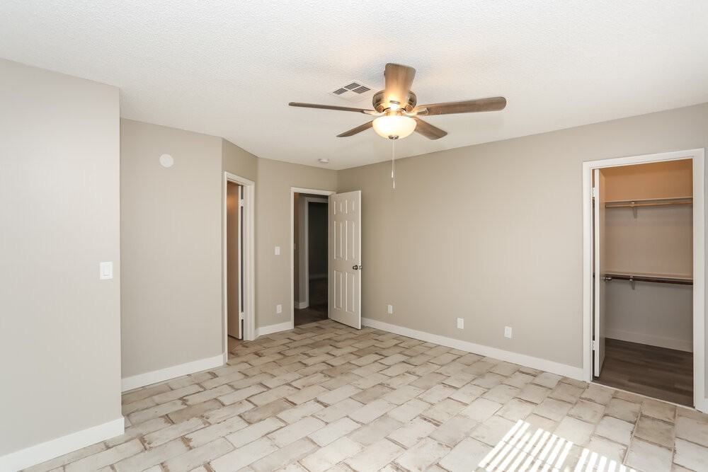 5221 Shady Grove Ln - Photo 7 of 16