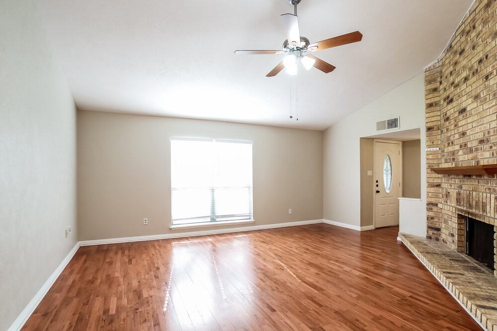 2854 Canary Ln - Photo 4 of 16