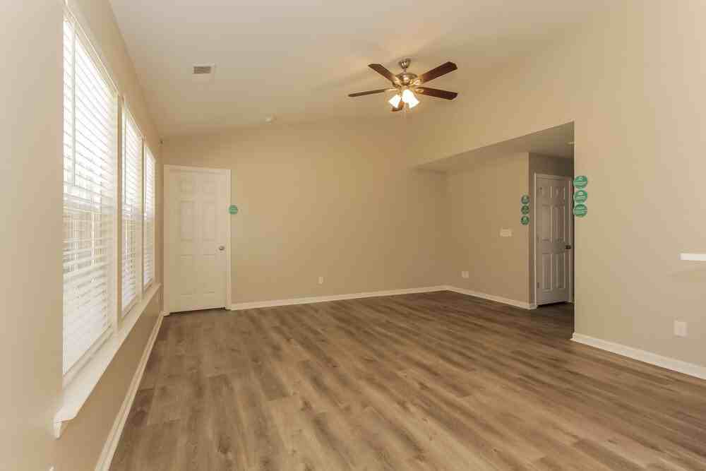 2115 Cool Springs Ct - Photo 7 of 17