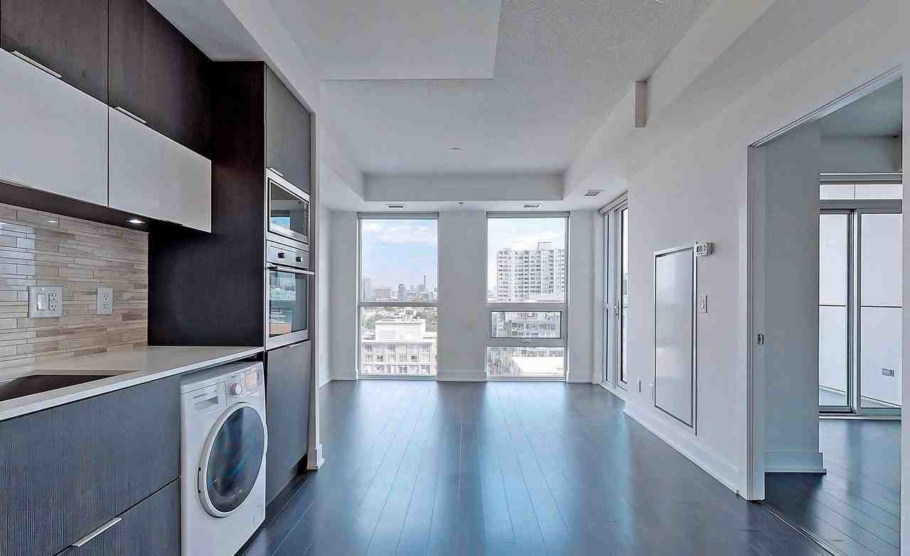 318 Richmond Street West #1202