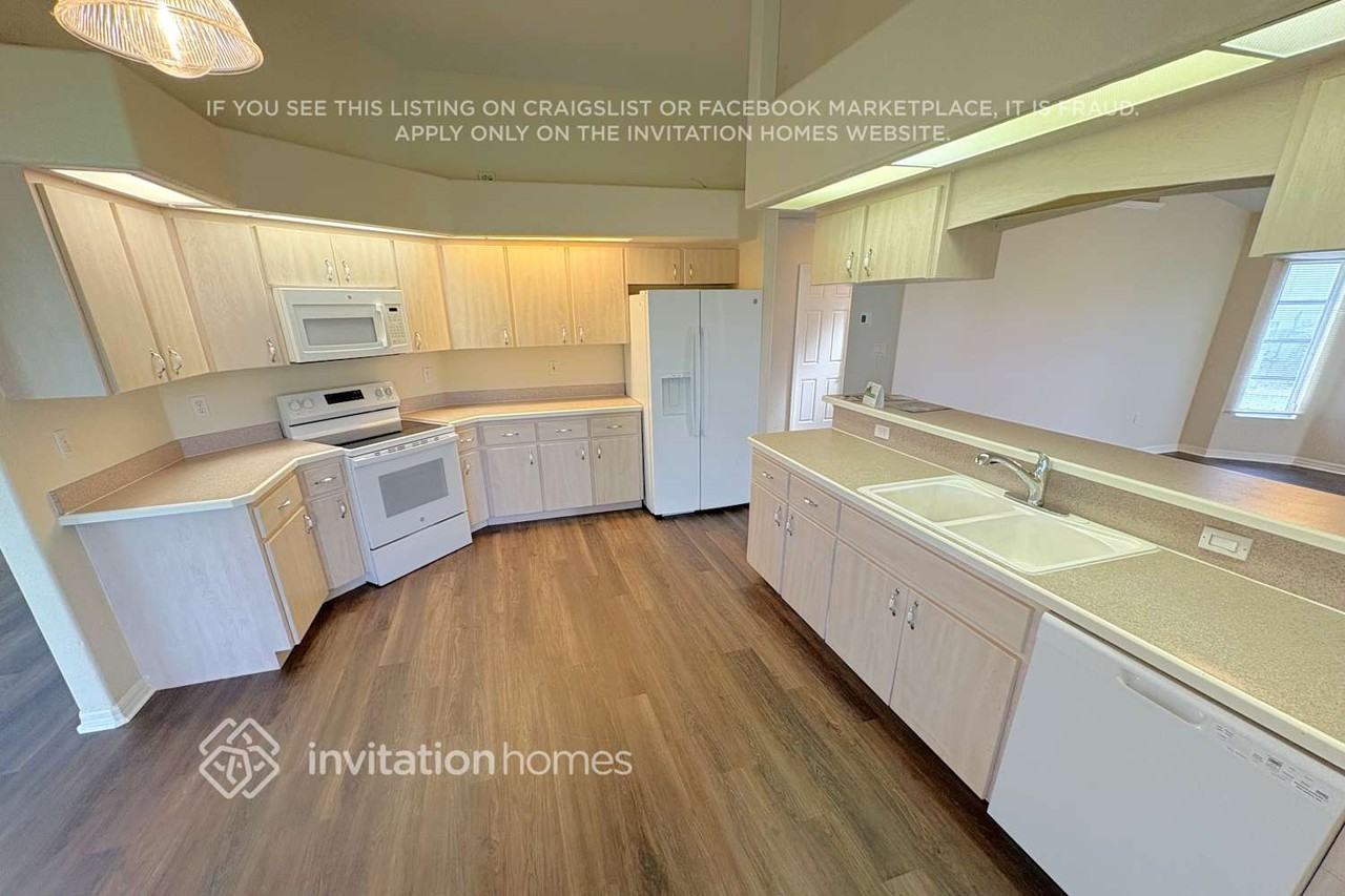 1124 Fergus Ln - Photo 4 of 12
