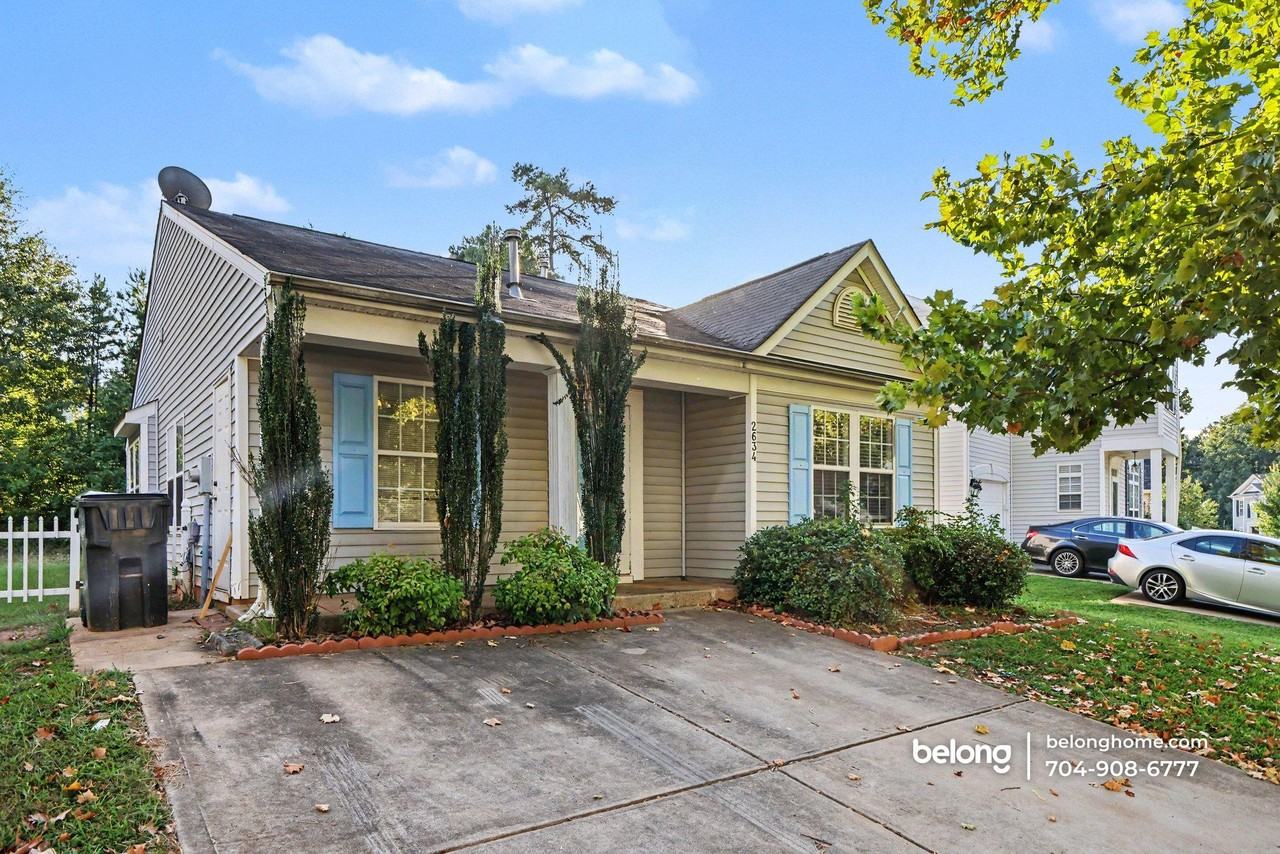 2634 Oasis Ln - Photo 2 of 16