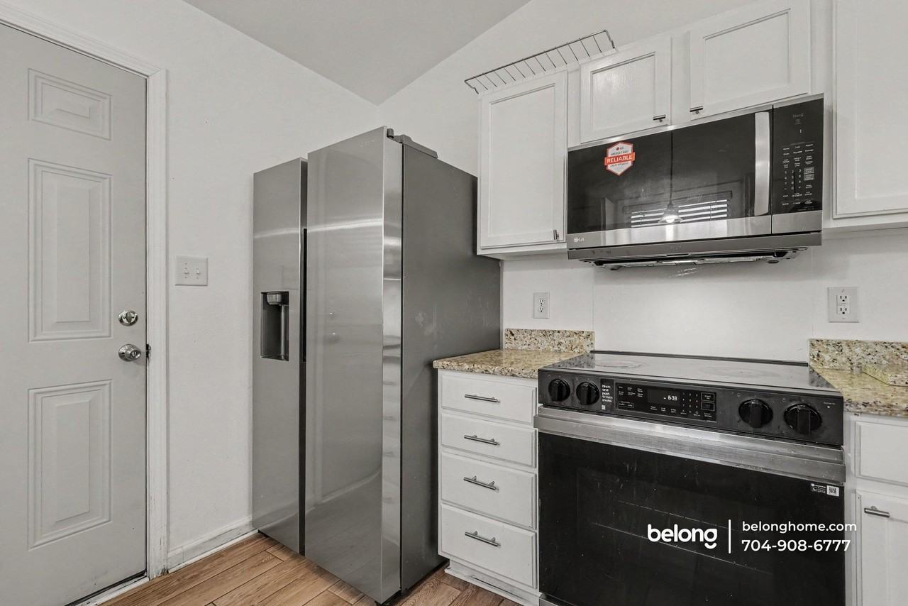 2634 Oasis Ln - Photo 4 of 16