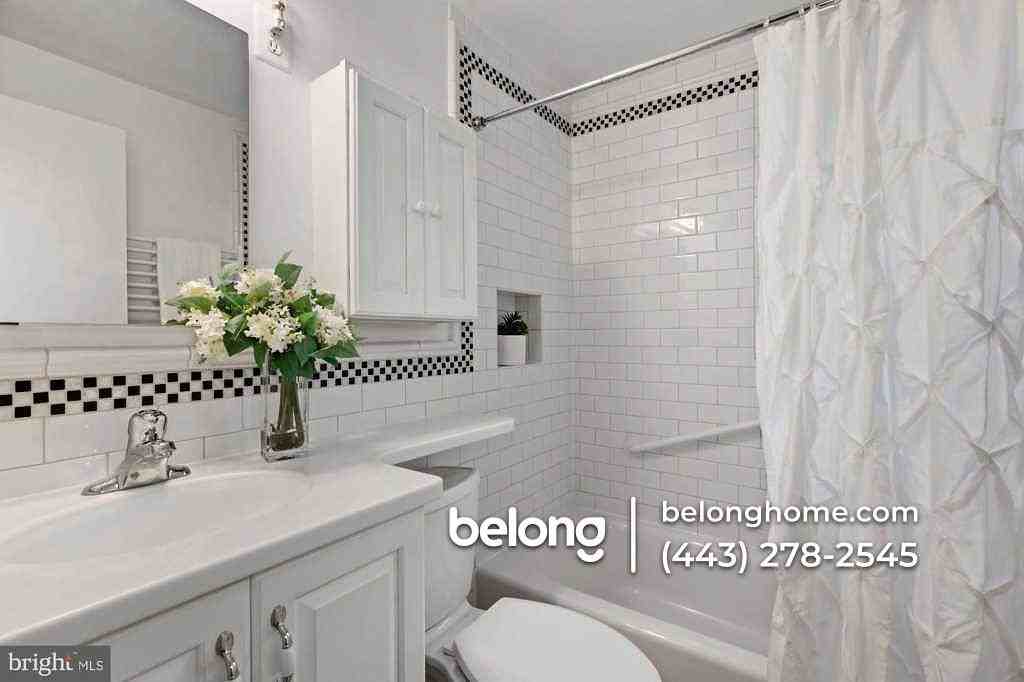 12108 Foley St - Photo 5 of 26