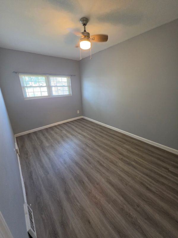 208 Hoffman Rd - Photo 5 of 8