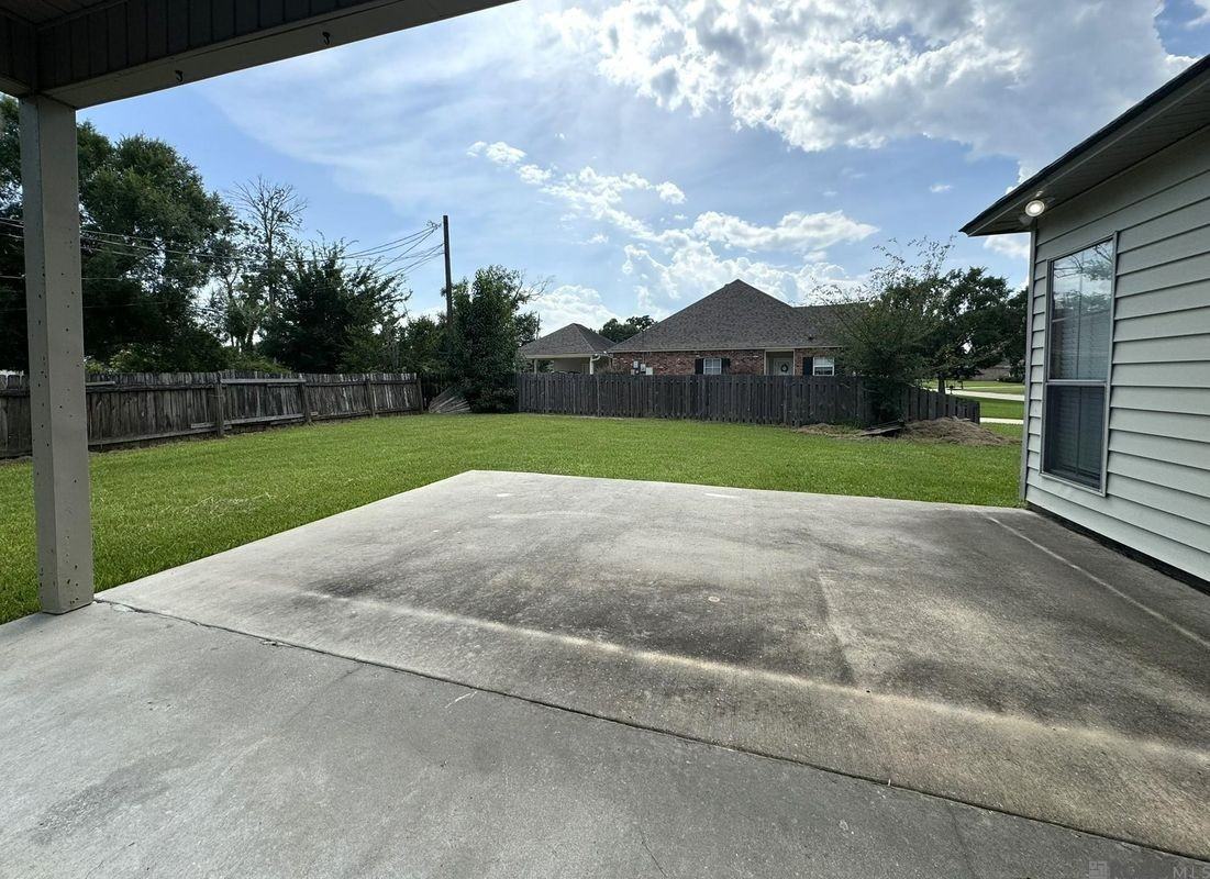 14369 Park Ave - Photo 2 of 24