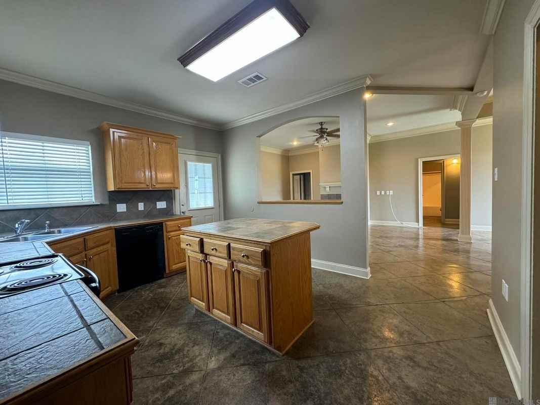 14369 Park Ave - Photo 4 of 24