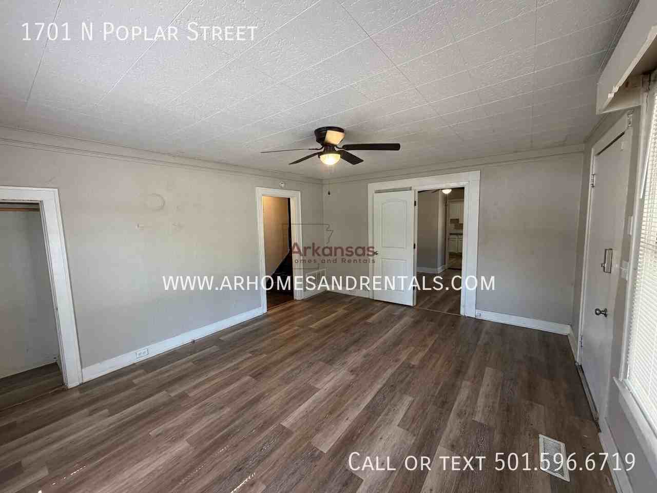1701 N Poplar St - Photo 3 of 26
