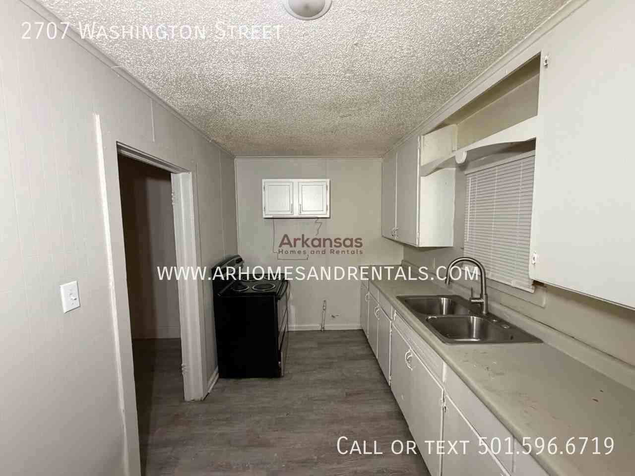2707 Washington St - Photo 4 of 14