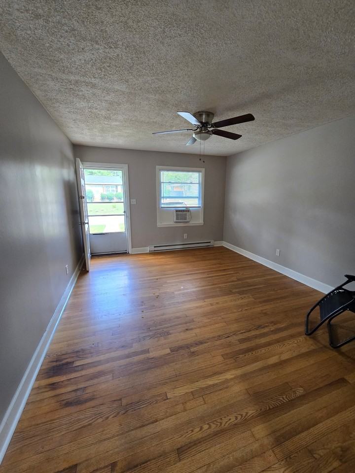 301 Culbreth Ave - Photo 6 of 44