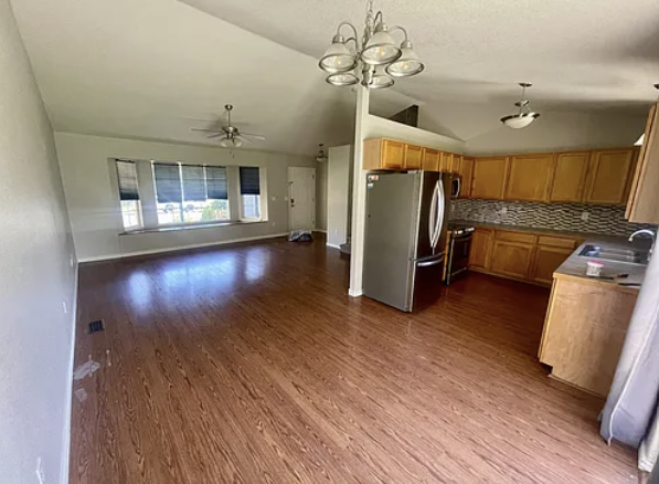 93 Arapaho St - Photo 4 of 16