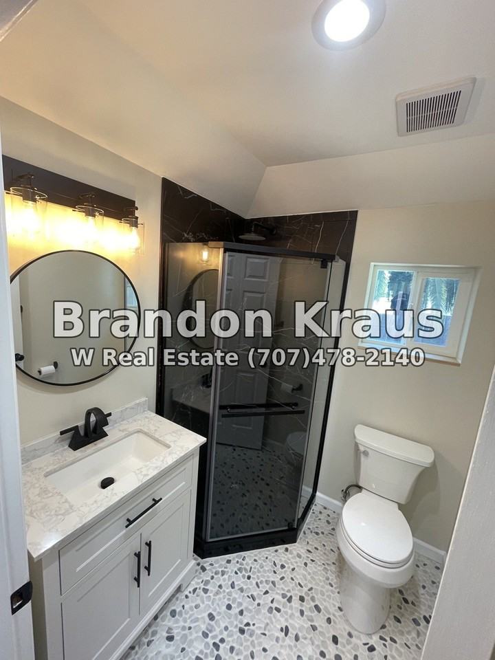 2427 Humboldt St - Photo 6 of 14