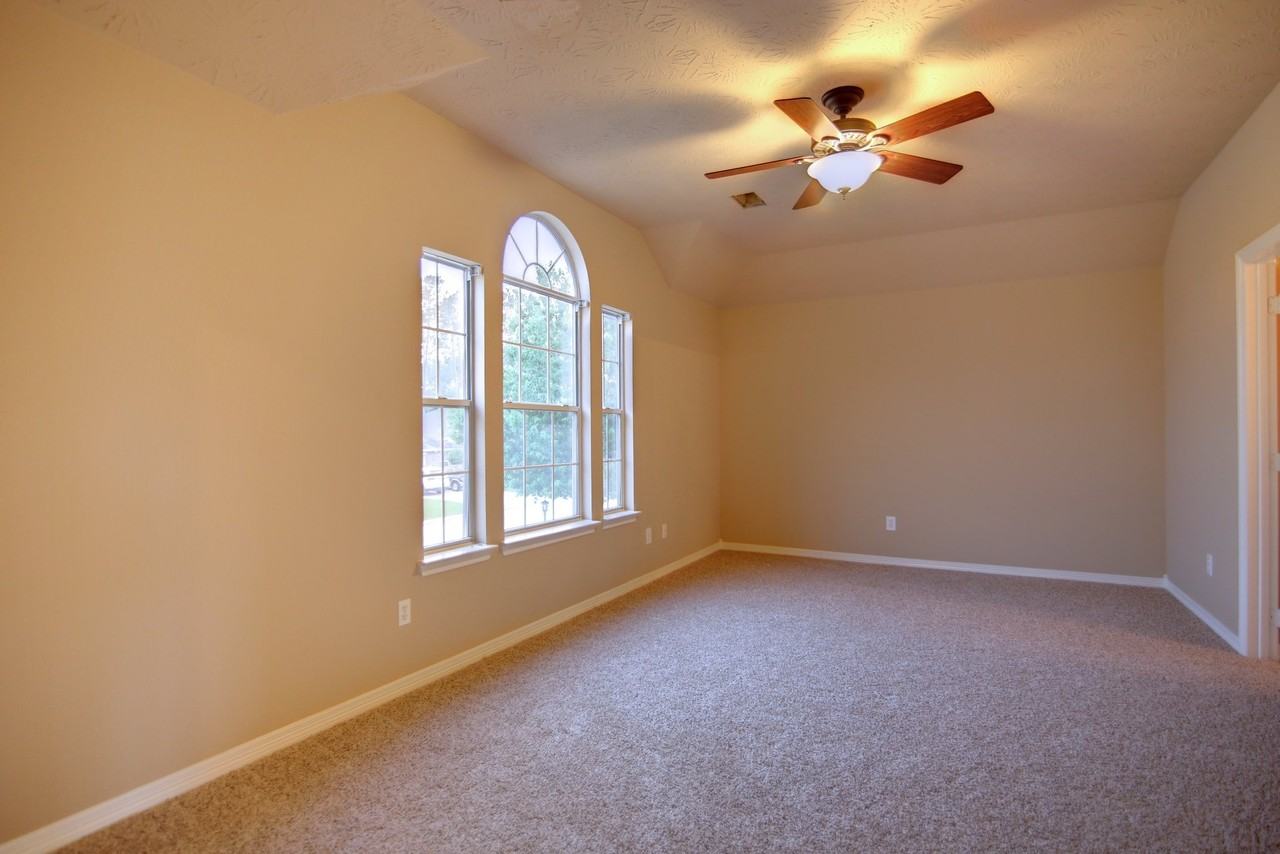 2212 Valley View Xing - Photo 4 of 12