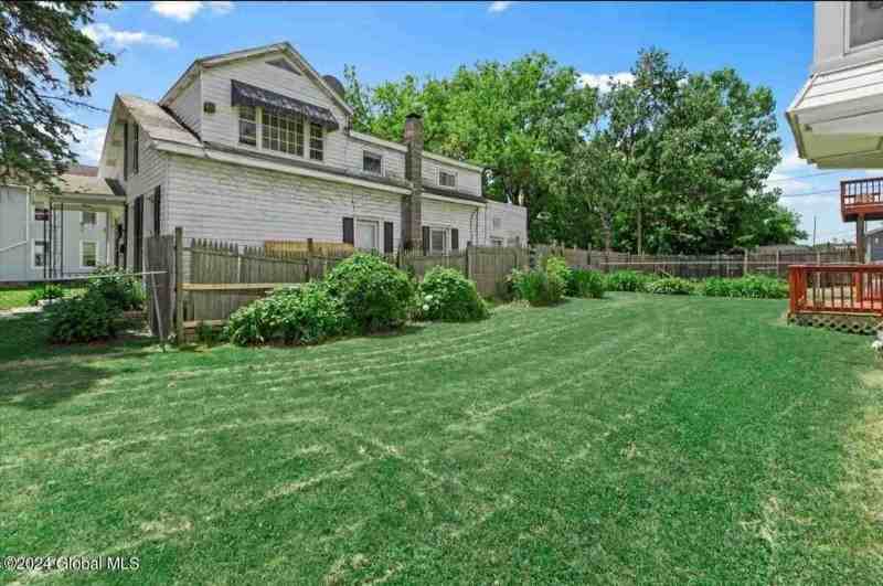 769 2nd Ave - Photo 2 of 14