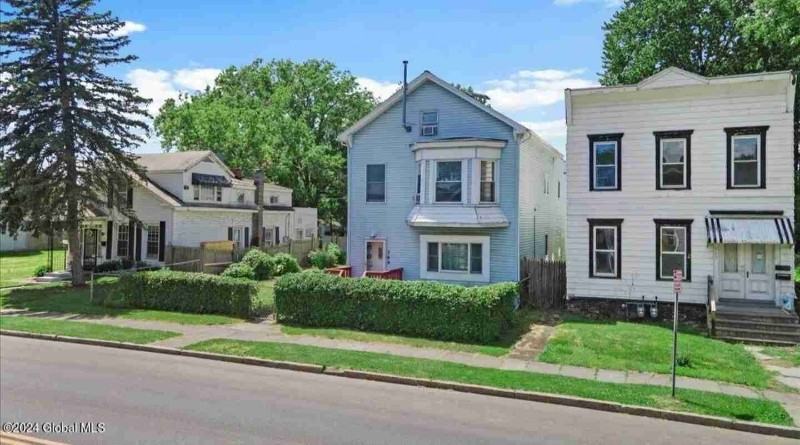 769 2nd Ave - Photo 3 of 14