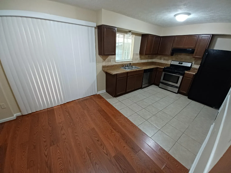 8893 Roberts Dr - Photo 4 of 14
